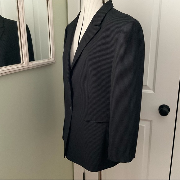 TAHARI ARTHUR S. LEVINE, BLACK PINSTRIPE BLAZER, SIZE: 18 - Picture 2 of 9